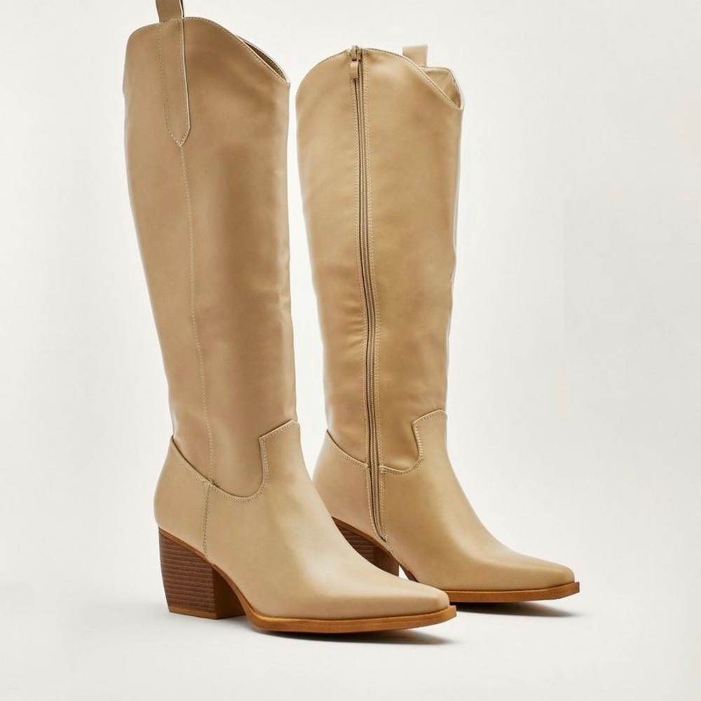 Beige boots